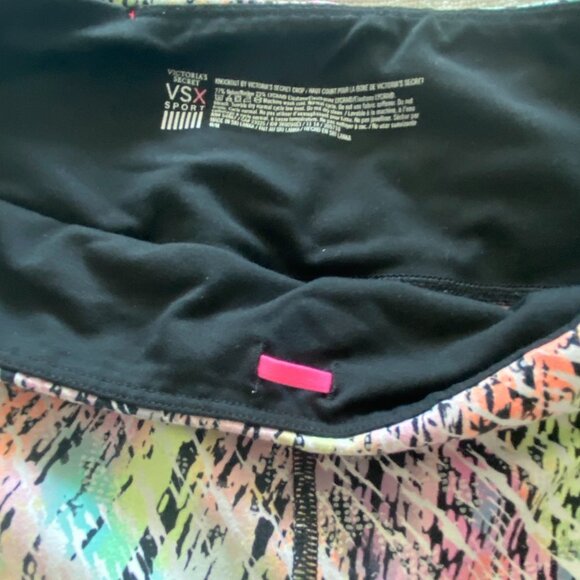 Victoria's Secret VSX Knockout Crop Leggings Multicolors High Rise Size M - Picture 3 of 3